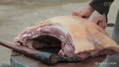 街头小贩在户外切新鲜猪肉